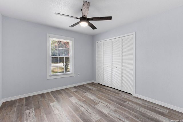 7613 LEAFY HOLLOW CT, Live Oak, TX 78233