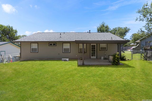 7613 LEAFY HOLLOW CT, Live Oak, TX 78233