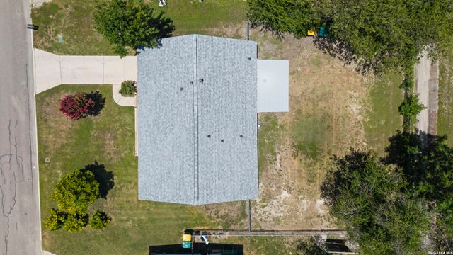 7613 LEAFY HOLLOW CT, Live Oak, TX 78233