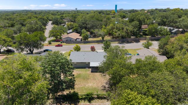 7613 LEAFY HOLLOW CT, Live Oak, TX 78233