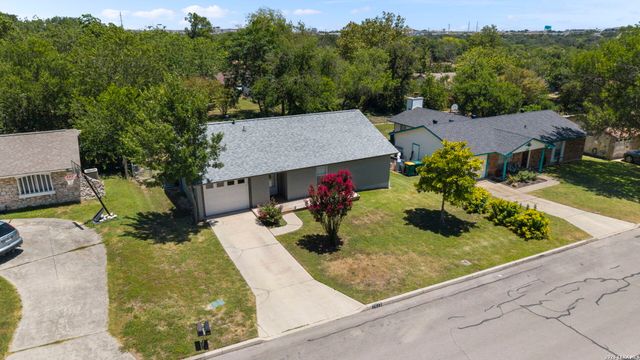 7613 LEAFY HOLLOW CT, Live Oak, TX 78233