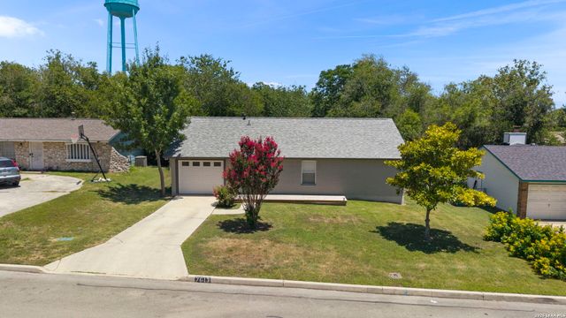 7613 LEAFY HOLLOW CT, Live Oak, TX 78233