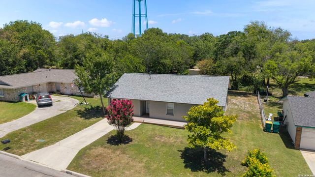 7613 LEAFY HOLLOW CT, Live Oak, TX 78233
