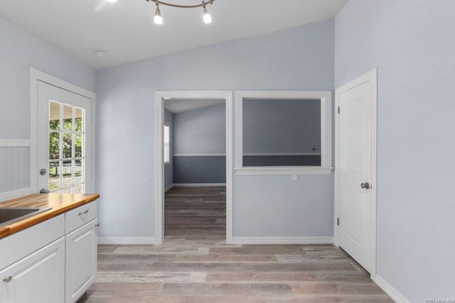 7613 LEAFY HOLLOW CT, Live Oak, TX 78233