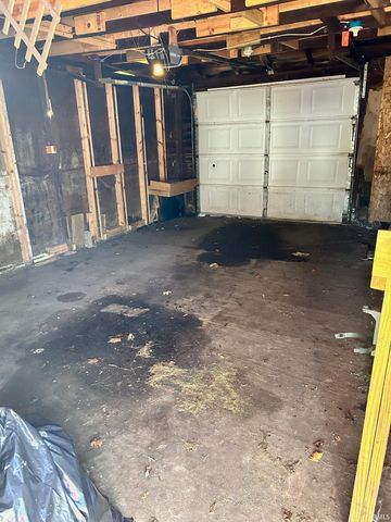 2710 Hartzer Street, South Bend, IN 46628