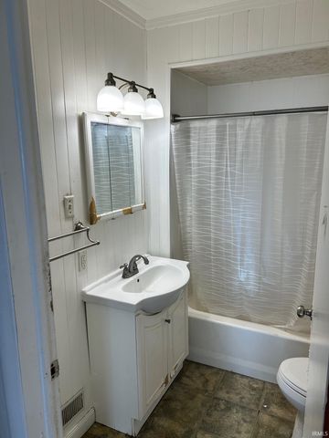 2710 Hartzer Street, South Bend, IN 46628