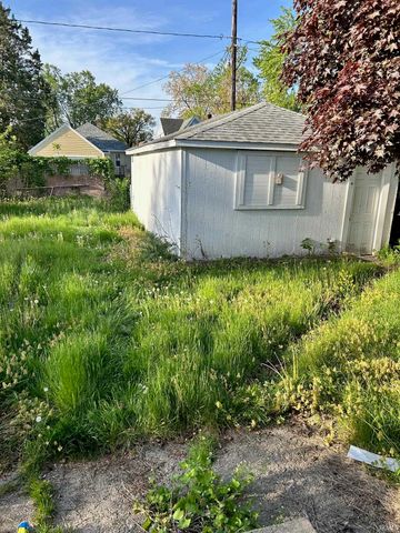 2710 Hartzer Street, South Bend, IN 46628