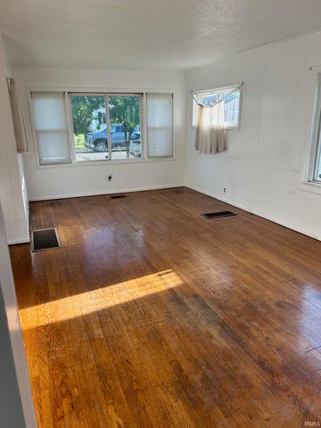 2710 Hartzer Street, South Bend, IN 46628