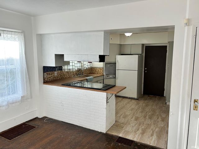 2710 Hartzer Street, South Bend, IN 46628