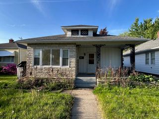 2710 Hartzer Street, South Bend, IN 46628