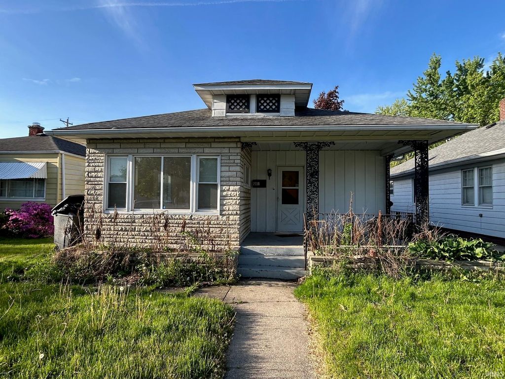 2710 Hartzer Street, South Bend, IN 46628