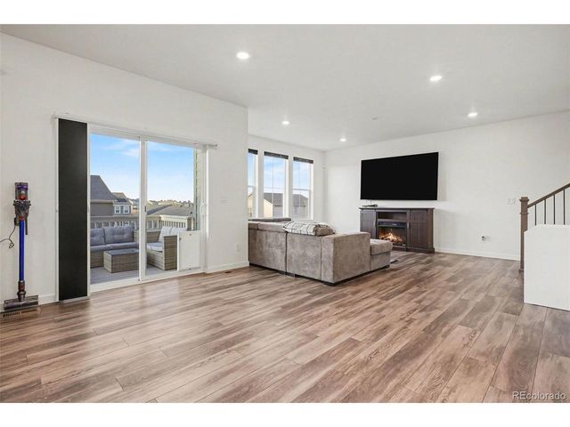 1053 High Point Trl, Elizabeth, CO 80107