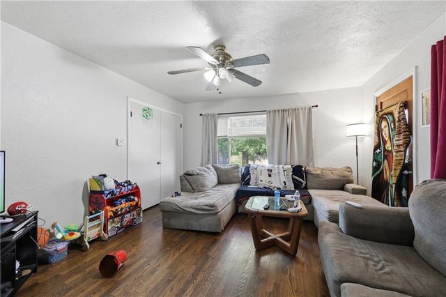 1532 S Ash Avenue, Independence, MO 64052