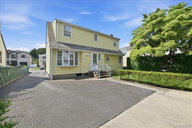 144 Hughes Place, Albertson, NY 11507