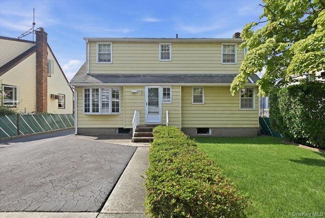 144 Hughes Place, Albertson, NY 11507