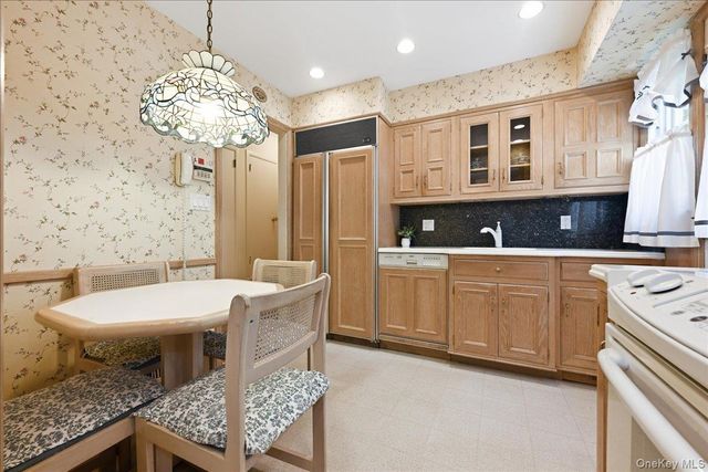 144 Hughes Place, Albertson, NY 11507