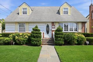 144 Hughes Place, Albertson, NY 11507