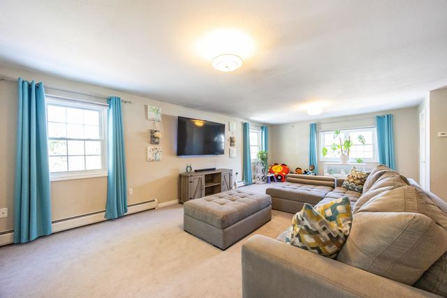 9 Leslie Lane, Nashua, NH 03062