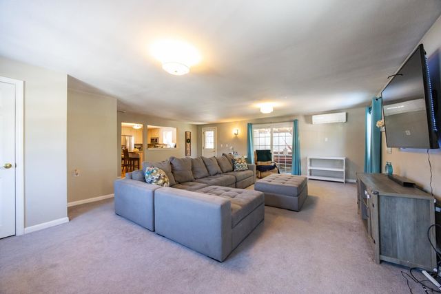 9 Leslie Lane, Nashua, NH 03062