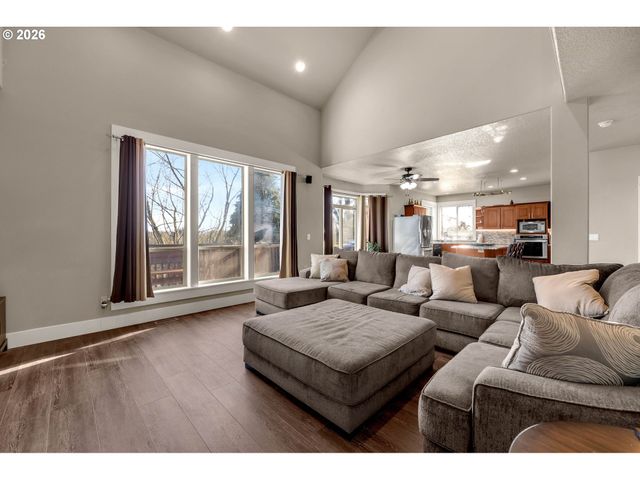 1551 N 4TH Ct, Washougal, WA 98671