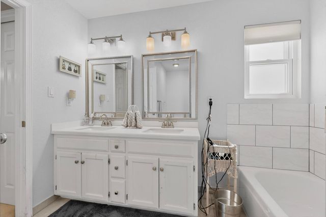 7007 Marigot Court NW, Albuquerque, NM 87120