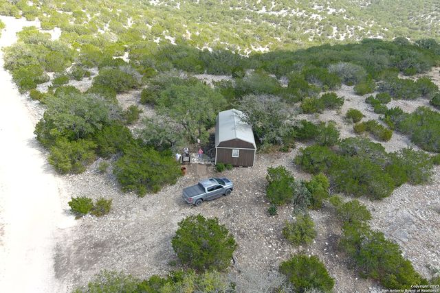000 Stagecoach, Rocksprings, TX 78880