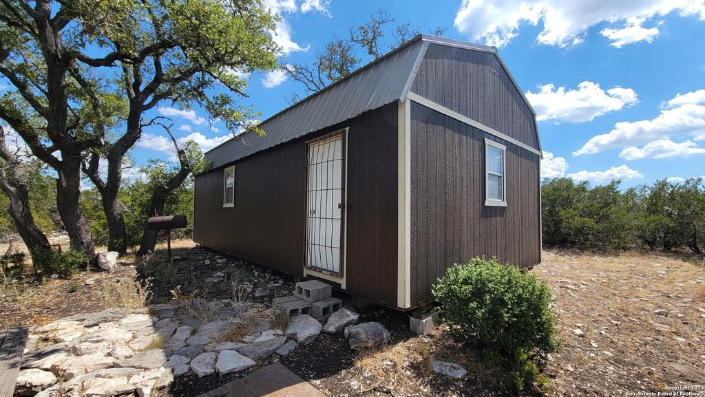 000 Stagecoach, Rocksprings, TX 78880