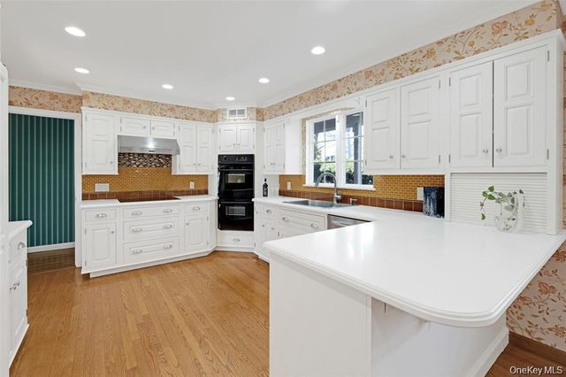 695 Hunt Lane, Manhasset, NY 11030