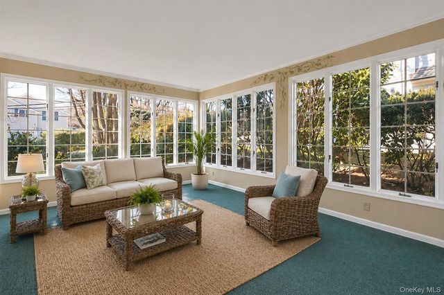 695 Hunt Lane, Manhasset, NY 11030