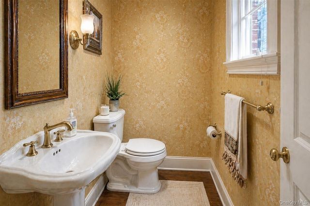 695 Hunt Lane, Manhasset, NY 11030