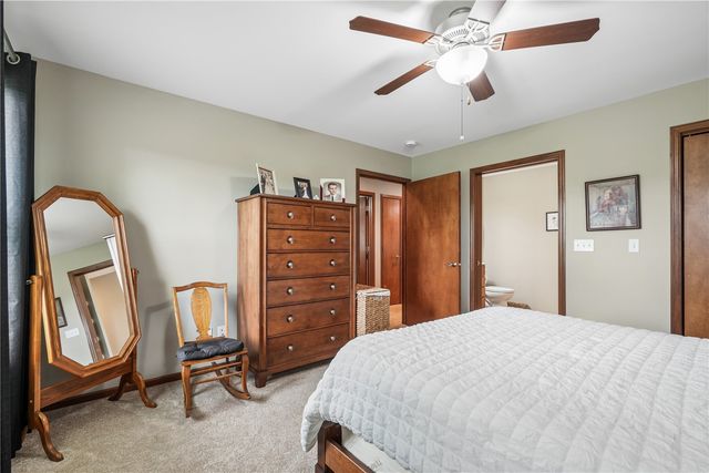 506 Meadow Oak Circle, Fairfax, IA 52228