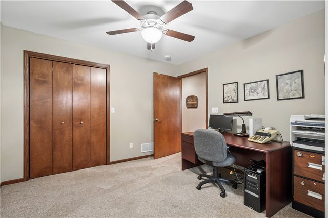 506 Meadow Oak Circle, Fairfax, IA 52228