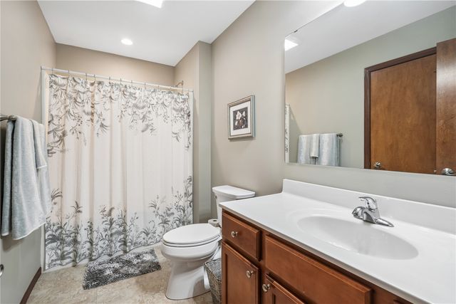 506 Meadow Oak Circle, Fairfax, IA 52228