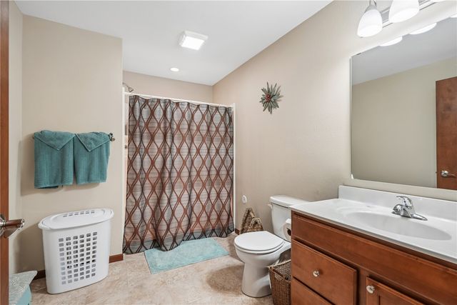 506 Meadow Oak Circle, Fairfax, IA 52228