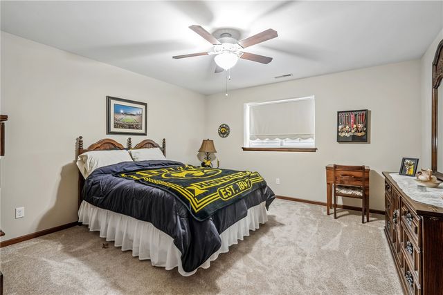 506 Meadow Oak Circle, Fairfax, IA 52228