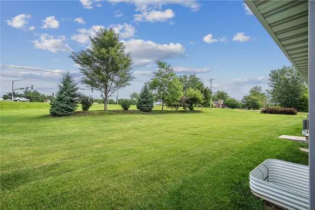 506 Meadow Oak Circle, Fairfax, IA 52228