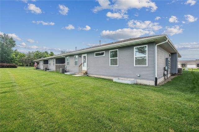 506 Meadow Oak Circle, Fairfax, IA 52228