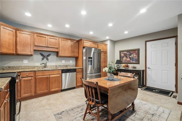 506 Meadow Oak Circle, Fairfax, IA 52228