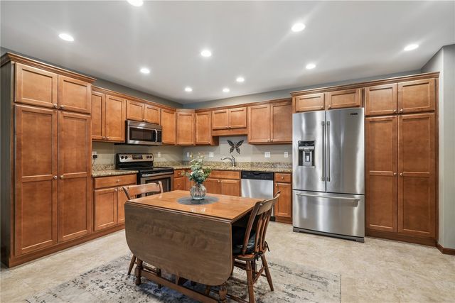 506 Meadow Oak Circle, Fairfax, IA 52228