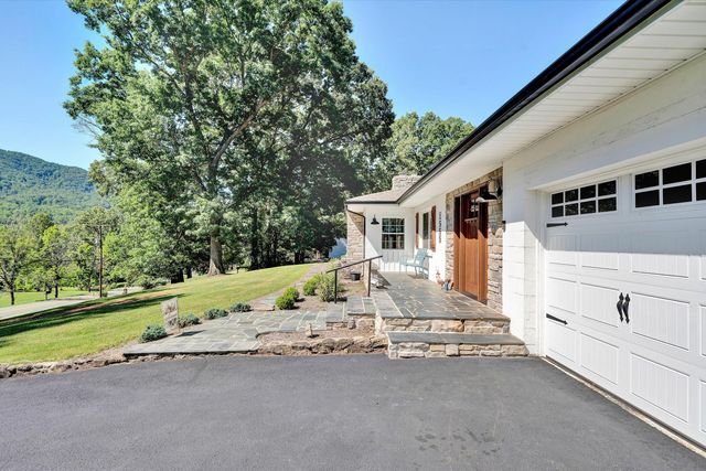 1555 Coopers Cove RD, Hardy, VA 24101