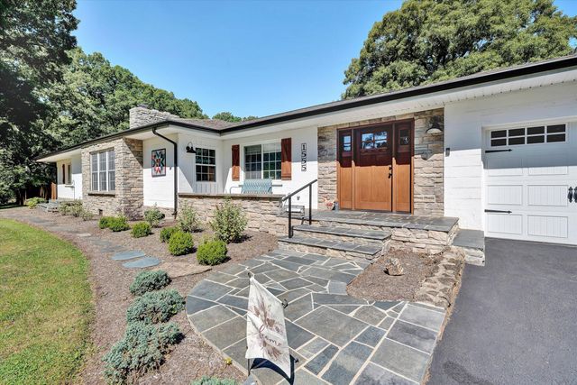 1555 Coopers Cove RD, Hardy, VA 24101