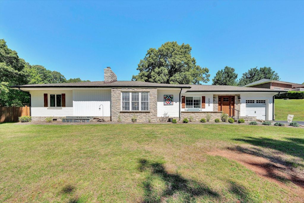 1555 Coopers Cove RD, Hardy, VA 24101