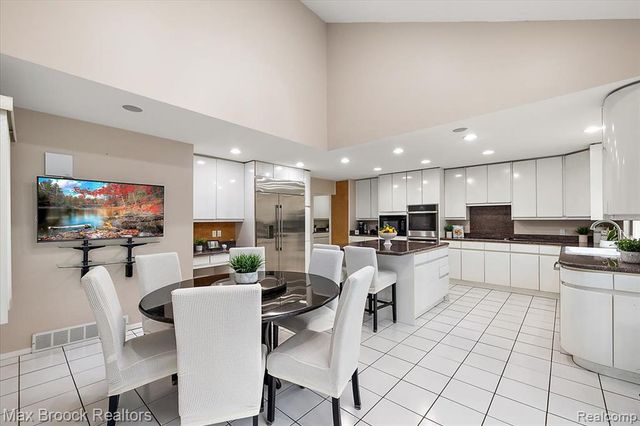 2295 Shore Hill Drive, West Bloomfield, MI 48323