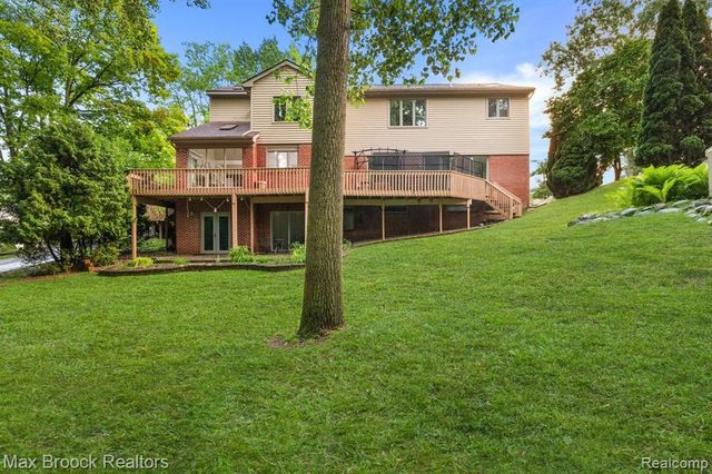 2295 Shore Hill Drive, West Bloomfield, MI 48323
