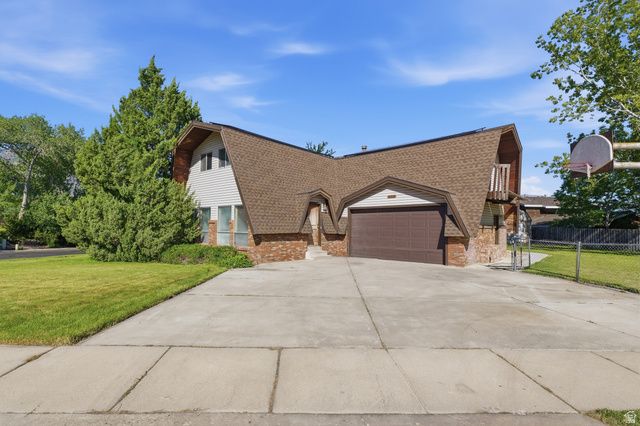9892 N HIDDEN DR, Highland, UT 84003
