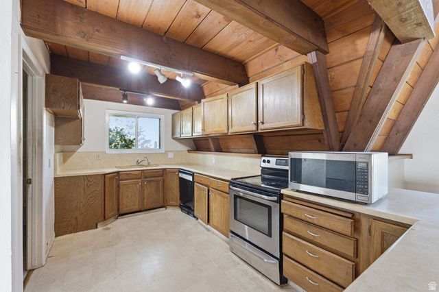 9892 N HIDDEN DR, Highland, UT 84003