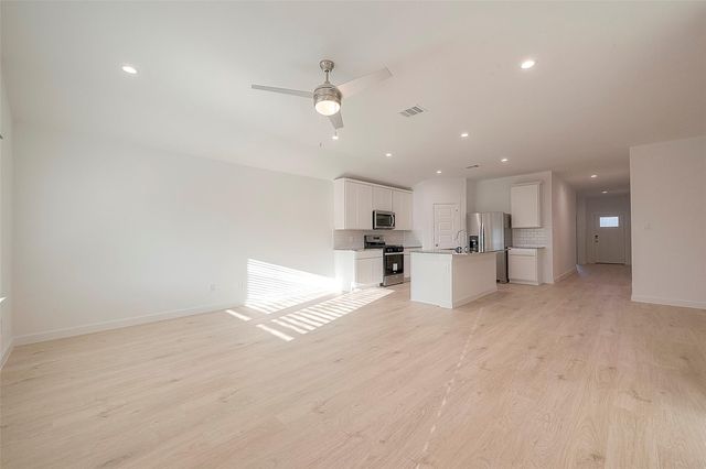 4906 Edgewood Drive, Fresno, TX 77545