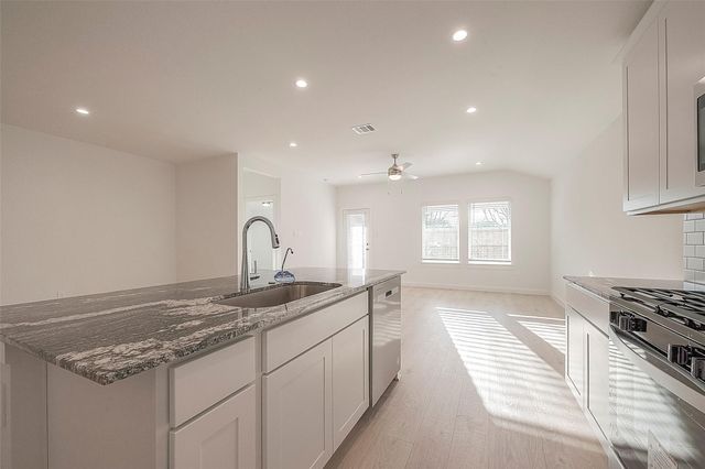 4906 Edgewood Drive, Fresno, TX 77545