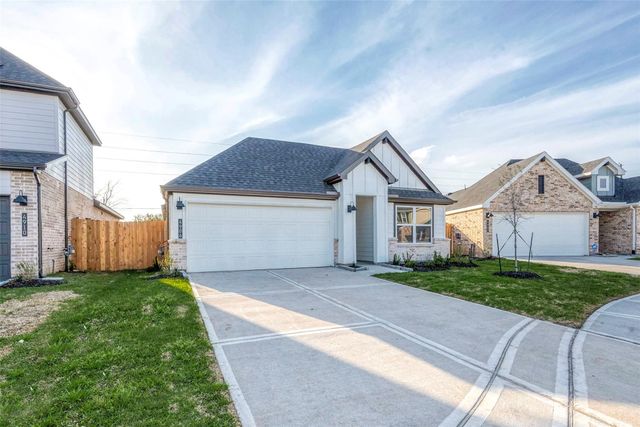 4906 Edgewood Drive, Fresno, TX 77545