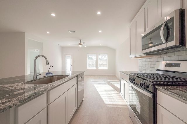 4906 Edgewood Drive, Fresno, TX 77545